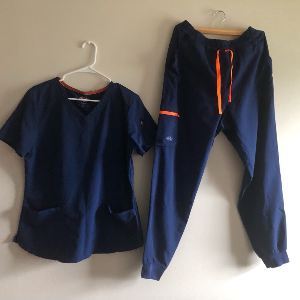 Dickies Size L- scrub top & pants - used like new condition- color navy